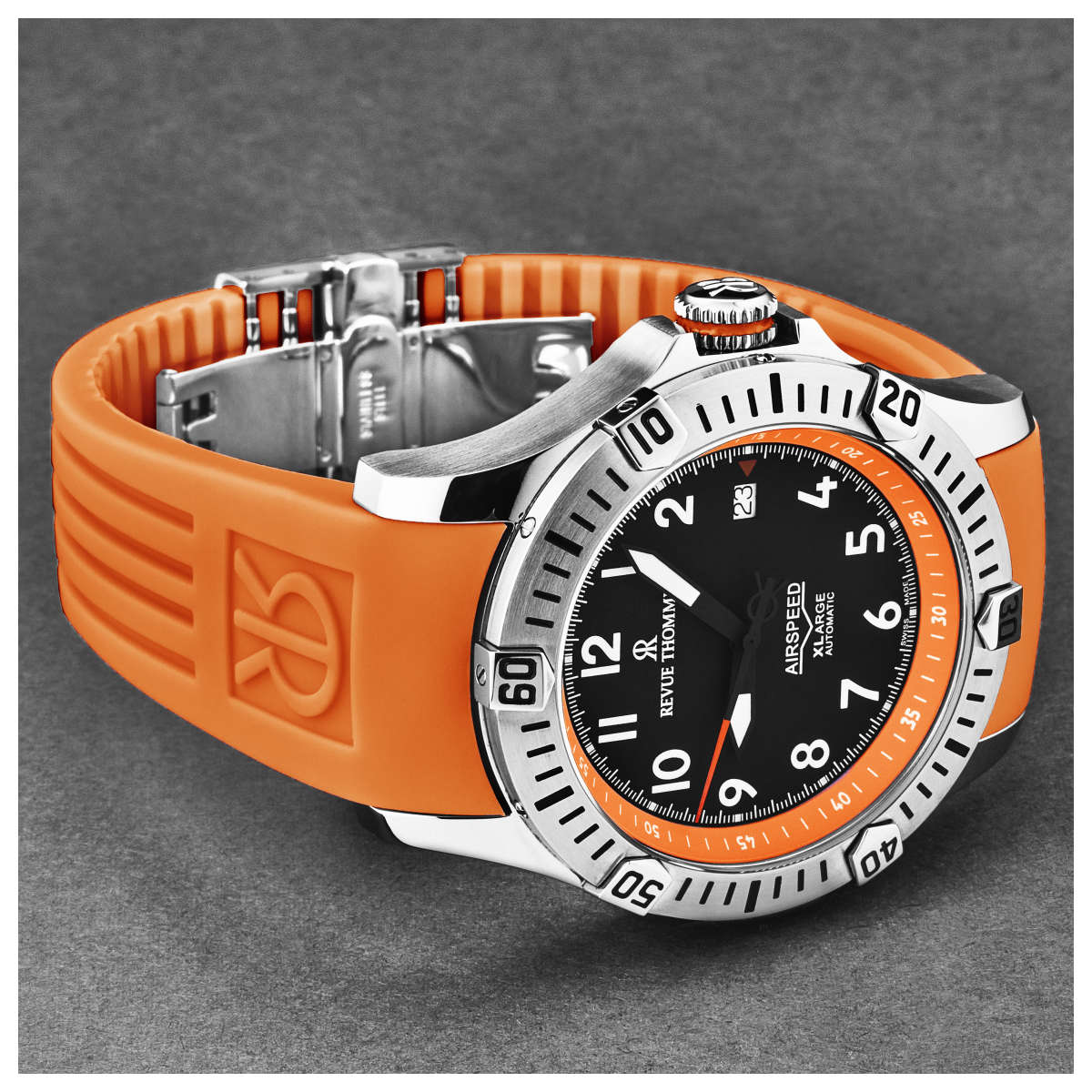 Revue Thommen Air speed 16070.4739 3 Mặt sau đồng hồ Revue Thommen Air speed 16070.4739 chính hãng