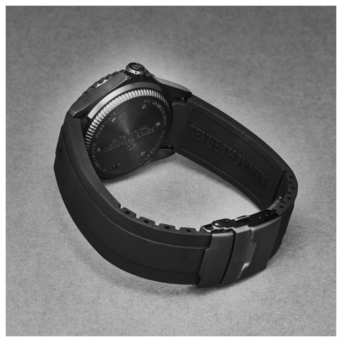 Revue Thommen Diver 17571.2779 3 Mặt sau đồng hồ Revue Thommen Diver 17571.2779 chính hãng