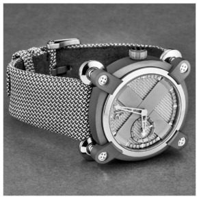 Mặt sau đồng hồ Romain Jerome Moon Invader RJMAUIN.020.03 chính hãng