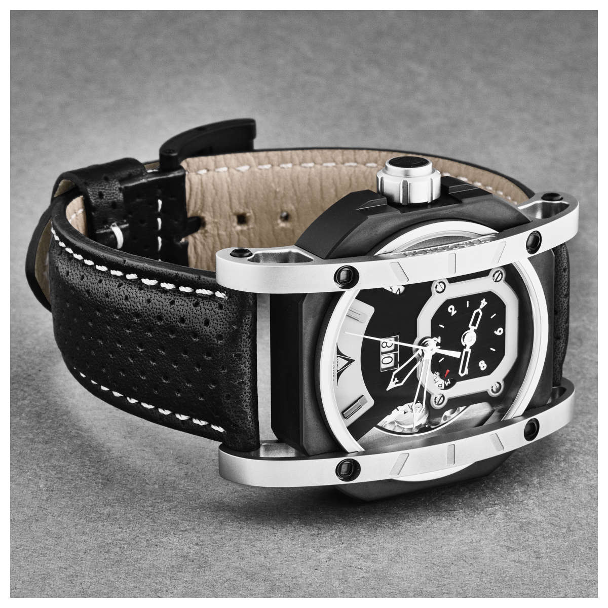 Visconti GMT Sport W102-01-106-00 2 Mặt sau đồng hồ Visconti GMT Sport W102-01-106-00 chính hãng